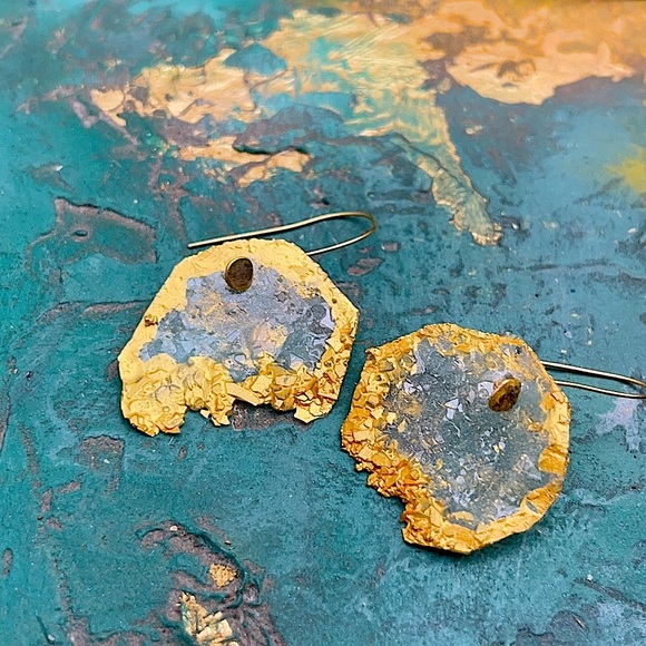 Matana Handmade Raw organic gold & white earrings - Picture 3 of 7